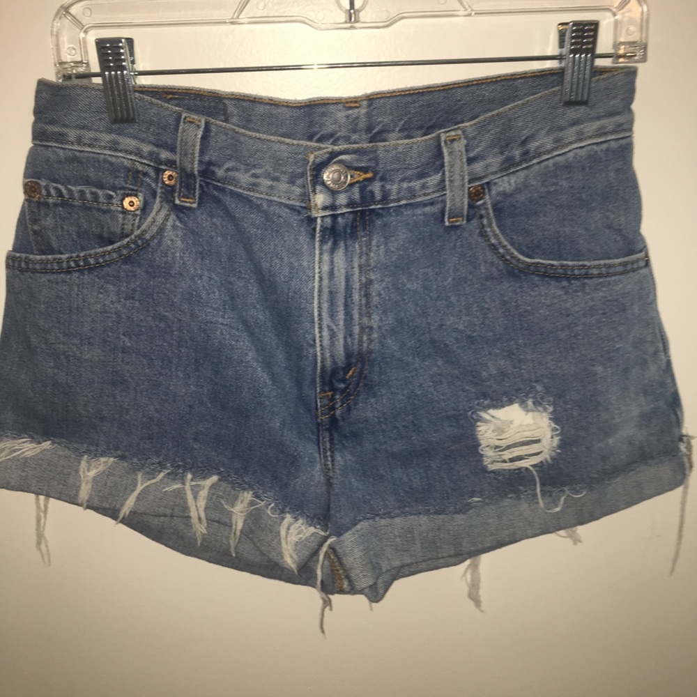 Sold Levi shorts - Picture 4 of 8